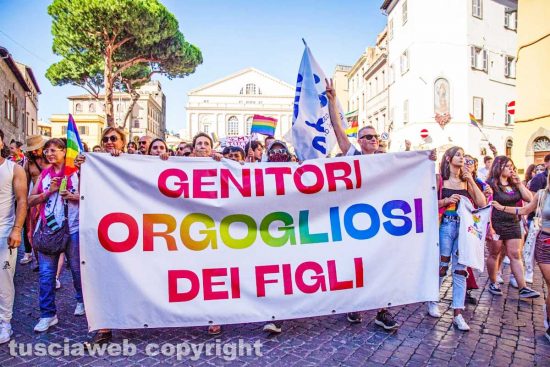 Viterbo - Lazio Pride - Il gruppo di genitori di Arcigay
