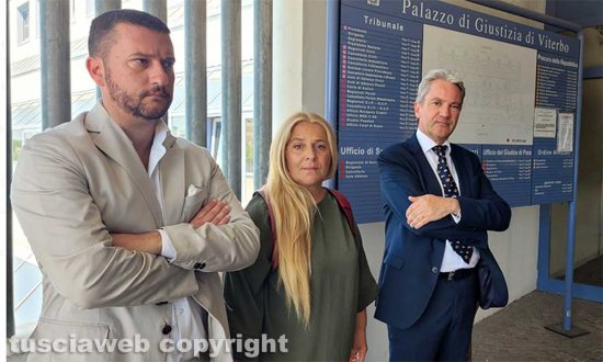 Virginia Adamo con l'avvocato Vincenzo Dionisi e il criminologo Sergio Caruso