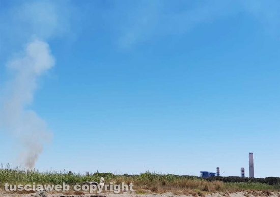 Montalto di Castro - Incendio sull'Aurelia