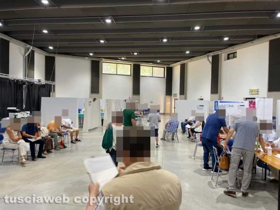 Viterbo - Somministrazione dei vaccini alla Grotticella