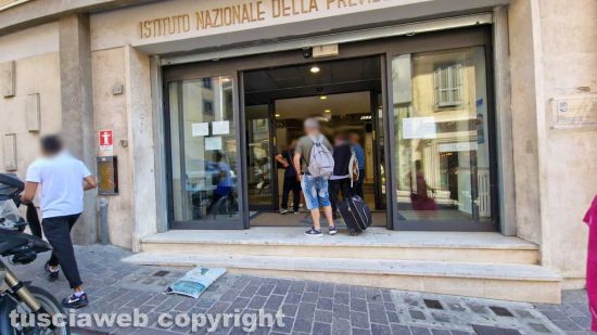 Viterbo - Anziano entra all'Inps e minaccia di darsi fuoco