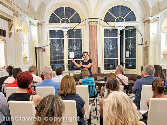 Viterbo - Chiara Frontini incontra i commercianti