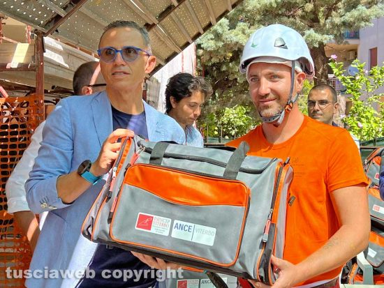 Consegna kit antinfortunistica