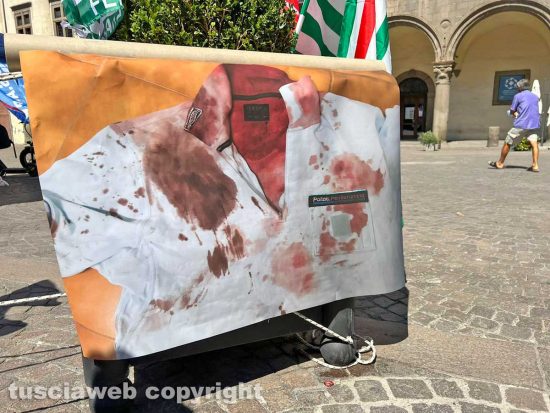 Viterbo - Manifestazione della polizia penitenziaria del carcere di Mammagialla