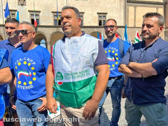Viterbo - Manifestazione della polizia penitenziaria del carcere di Mammagialla