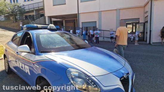 Viterbo - Disguido sulla prenotazione dei vaccini, polizia alla Grotticella