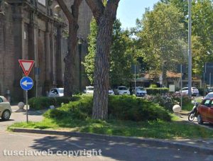 Viterbo - La siepe a piazzale A. Gramsci