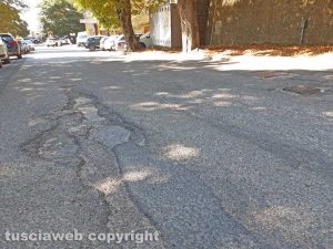 Montefiascone - Buche nella strada per l'ospedale 