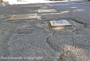 Montefiascone - Buche nella strada per l'ospedale 
