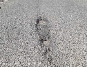 Montefiascone - Buche nella strada per l'ospedale 