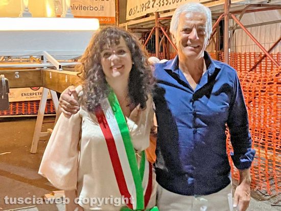 Santa Rosa - La minimacchina del Pilastro - La sindaca Chiara Frontini con Massimo Mecarini