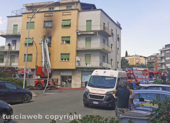 Viterbo - Incendio in un appartamento in via Monte Grappa