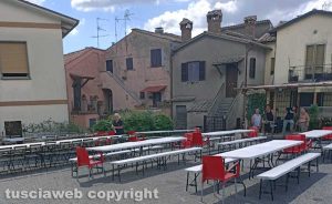 Tobia - Cena in piazza tra amici 