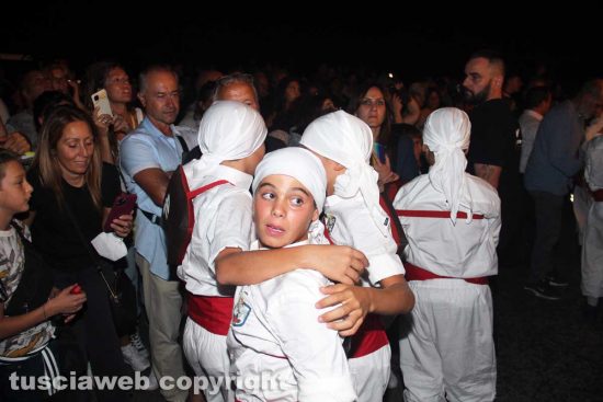 Viterbo - Miracolo di fede - Il trasporto della minimacchina di Santa Barbara