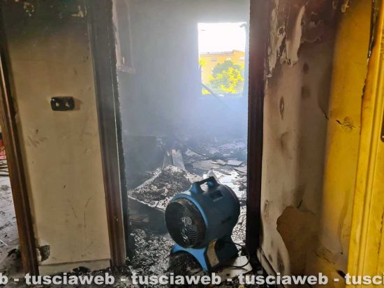 Incendio in un appartamento al Carmine