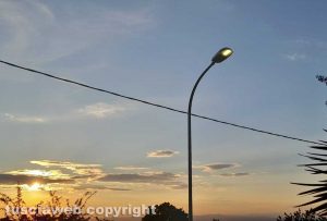 Viterbo - Strada Tobia - Lampioni accesi di giorno