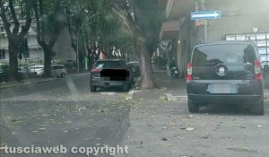 Viterbo - Pilastro - Auto parcheggiate all'incrocio