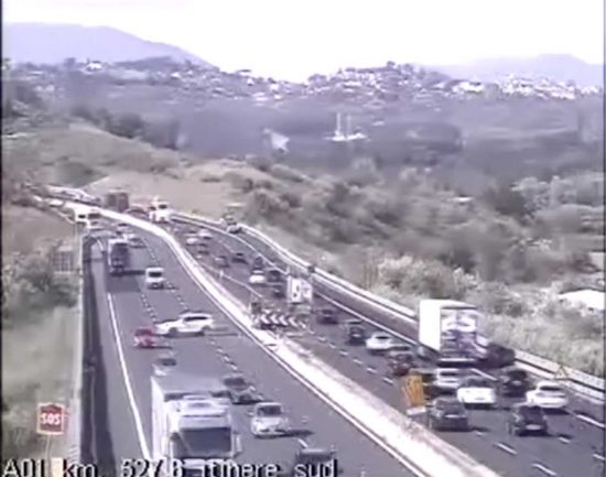 Fiano Romano - Fa inversione a U sull'A1
