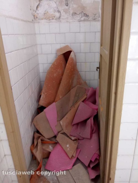 Viterbo - Sede dell’ex tribunale tra piazza Fontana Grande e via degli Scalzi - Toilette