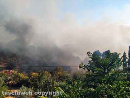 Giove - Incendio nel centro abitato