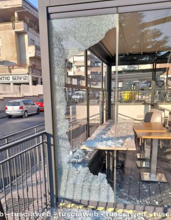 Viterbo - Il vetro sfondato di Brutti, ma buoni