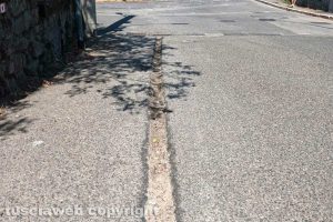 Viterbo - Strada Roncone dopo i lavori per la fibra