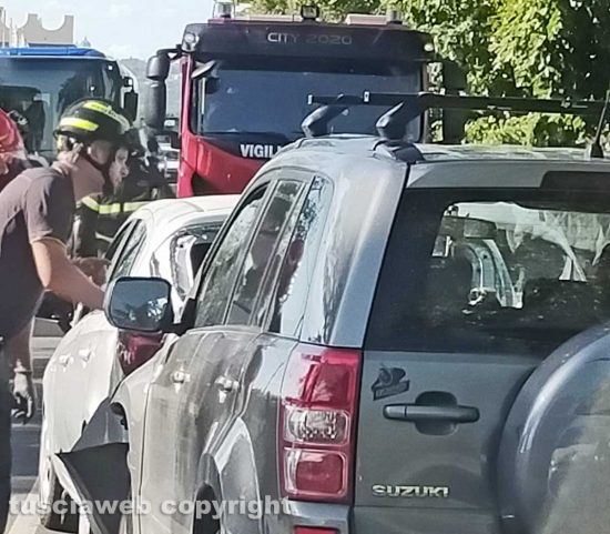 Viterbo - Tamponamento a catena sulla Cassia Nord