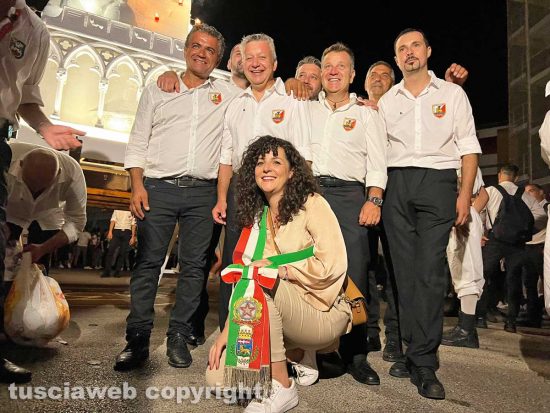 La sindaca Chiara Frontini e il comitato festeggiamenti del Pilastro