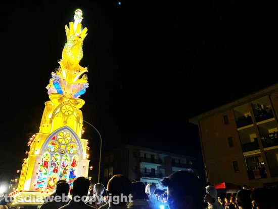 Viterbo - Miracolo di fede - Il trasporto della minimacchina di Santa Barbara