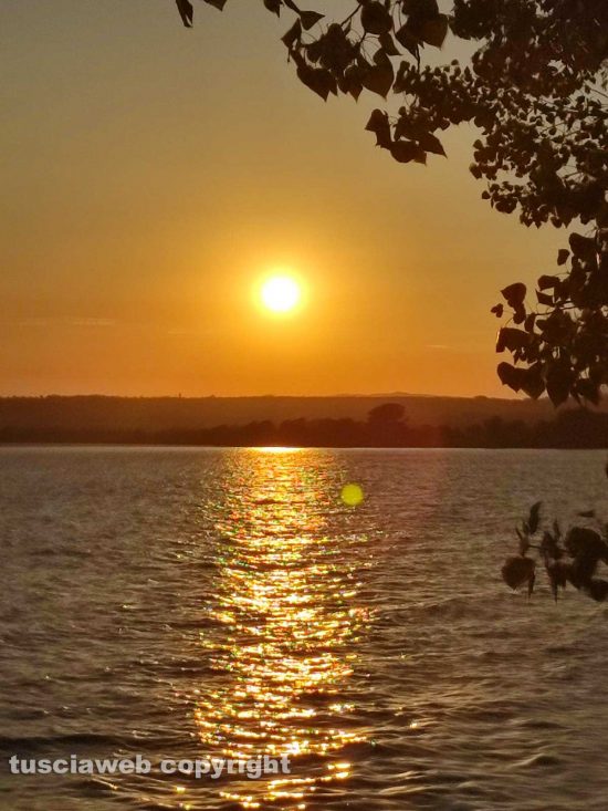 Tramonto sul lago di Bolsena