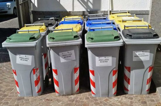 Montefiascone - Cimitero - I contenitori per la raccolta differenziata