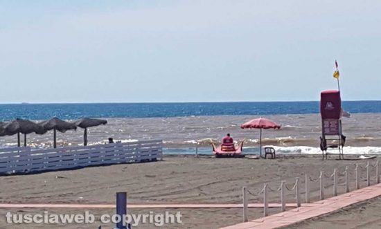 Tarquinia - Il fiume Marta si riversa nelle acque del mare
