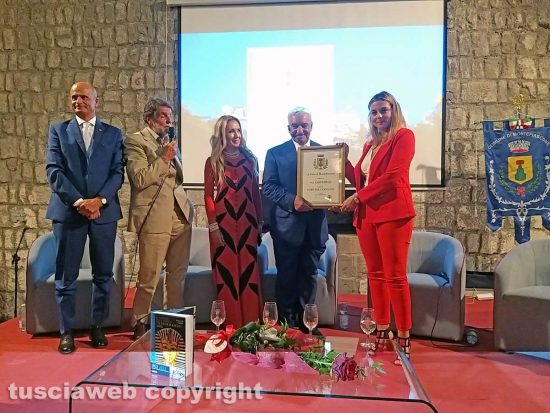 Montefiascone - Zahi Hawass alla Rocca dei papi riceve il premio "Uomo dell'anno 2022"