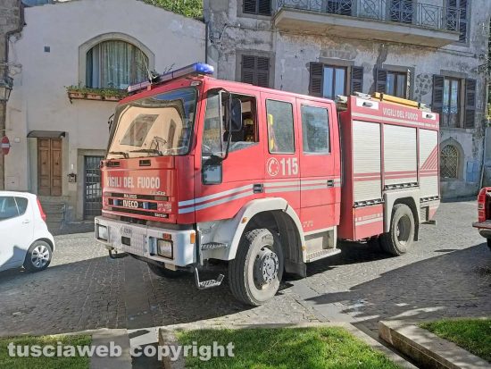 Montefiascone - I vigili del fuoco in via Piave