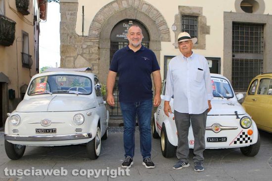 Cento mitiche Fiat 500 invadono Vitorchiano - Il sindaco Ruggero Grassotti