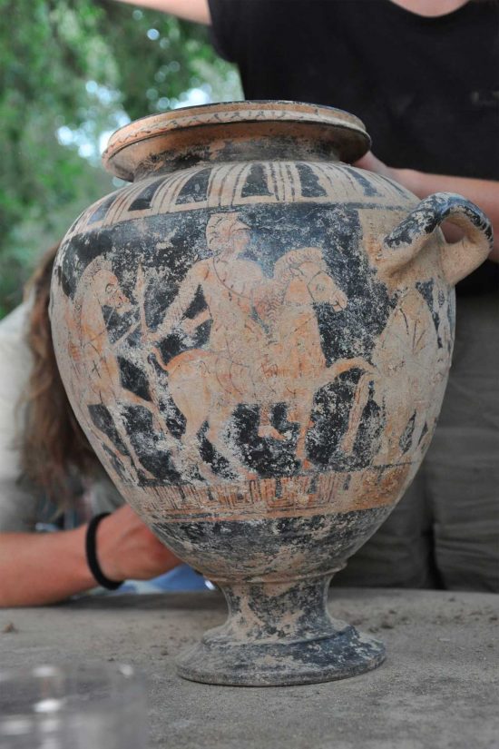 Viterbo - L'antico vaso che raffigura la guerra di Troia
