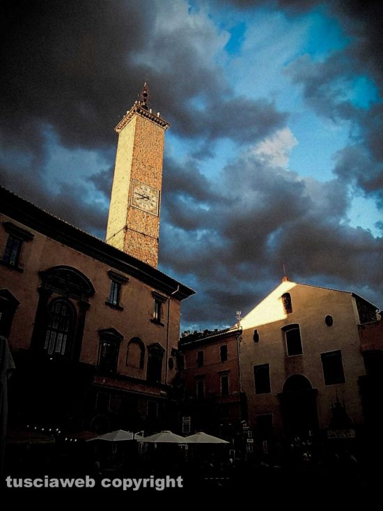 Viterbo - Piazza del Comune al tramonto