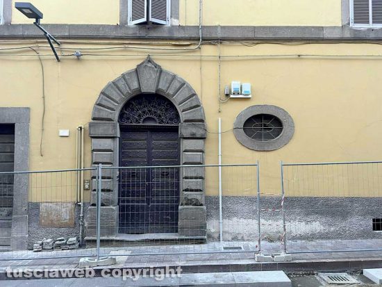 Viterbo - Via Santa Maria Liberatrice - Le scatole bianche della fibra