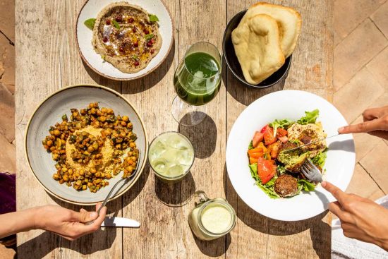 Babaganoush, cous-cous e falafel bowl---menu del Chiosco (credits Emanuela Rizzo)