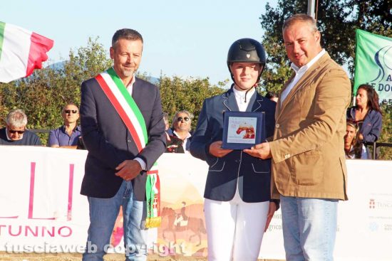 Tuscania - Fabio Bartolacci e Domenico Merlani durante le premiazioni