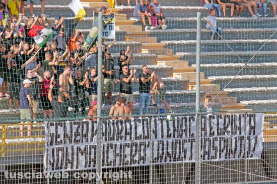 Sport - Calcio - Viterbese - I tifosi in curva
