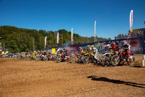 Sport - Motocross - Una partenza di moto d'epoca
