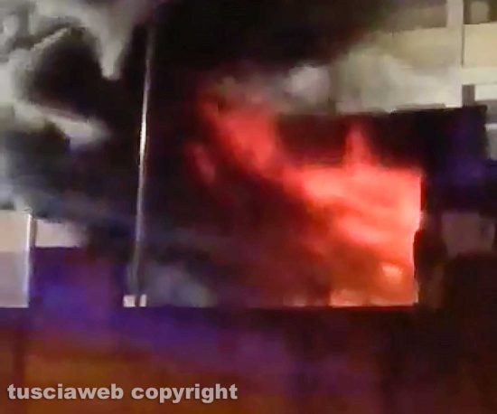 Soriano nel Cimino - Incendio in un autoricambi