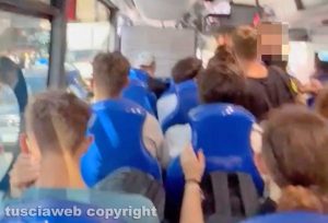 Tratta Viterbo-Civita Castellana - Pullman strapieno di ragazzi