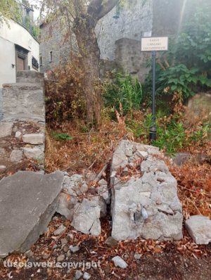 Viterbo - Massi in Largo Cavalieri Costantiniani