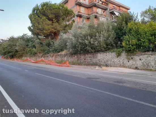 Viterbo - Il muro che costeggia via della Pila