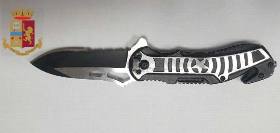 Napoli - 13enne trovato con un coltello a serramanico lungo 8 centimetri
