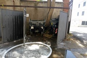 Tarquinia - Cassonetti in fiamme all'ospedale - L'intervento della squadra antincendio Gsa