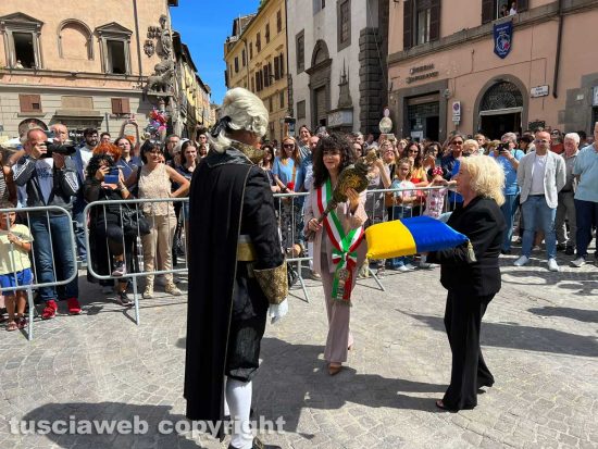Viterbo - Santa Rosa - La consegna della Mazza del maggiordomo