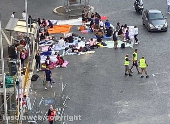 Viterbo - Santa Rosa - Persone lungo il percorso